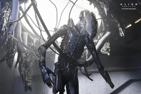 Alien: Romulus Suspended Lab Xenomorph XX121 Deluxe Action Figure
