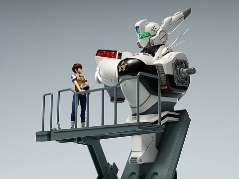 Noa Izumi with Alphonse 1/20 Scale Model Kit By  Max Factory