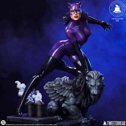 DC Comics Catwoman (Purple Edition) 1/4 Scale Limited Edition Maquette by Tweeterhead